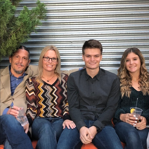 Meet your Posher, Lori - Picture 1 of 1